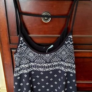 DONATINGSOON 3/$6 Flowey Tank EUC Size Medium